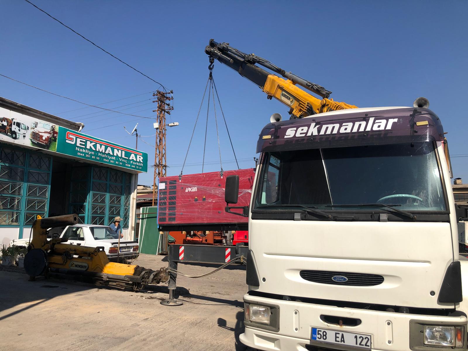 Sekmanlar Vinç: Malatya'da vinç, forklift, ekskavatör, kepçe ve lastikli kepçe hizmetlerinin yanı sıra nakliye, hafriyat, prefabrik yapı üretimi ve kurulumu ile güvenilir çözümler sunan lider firma. Modern ekipman ve uzman ekibimizle projelerinizi en yüksek standartlarda tamamlayın.