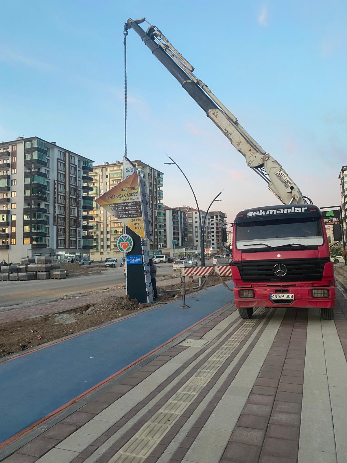 Sekmanlar Vinç: Malatya'da vinç, forklift, ekskavatör, kepçe ve lastikli kepçe hizmetlerinin yanı sıra nakliye, hafriyat, prefabrik yapı üretimi ve kurulumu ile güvenilir çözümler sunan lider firma. Modern ekipman ve uzman ekibimizle projelerinizi en yüksek standartlarda tamamlayın.