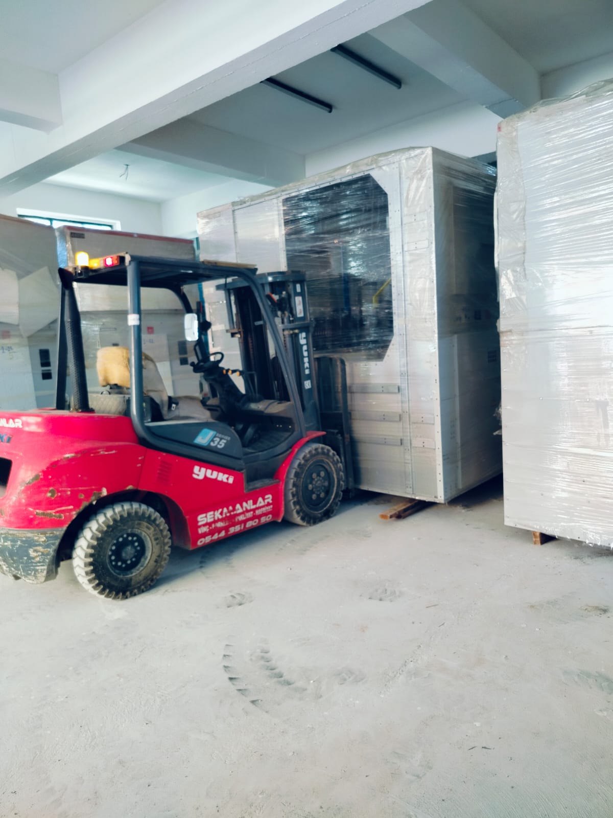 Sekmanlar Vinç: Malatya'da vinç, forklift, ekskavatör, kepçe ve lastikli kepçe hizmetlerinin yanı sıra nakliye, hafriyat, prefabrik yapı üretimi ve kurulumu ile güvenilir çözümler sunan lider firma. Modern ekipman ve uzman ekibimizle projelerinizi en yüksek standartlarda tamamlayın.